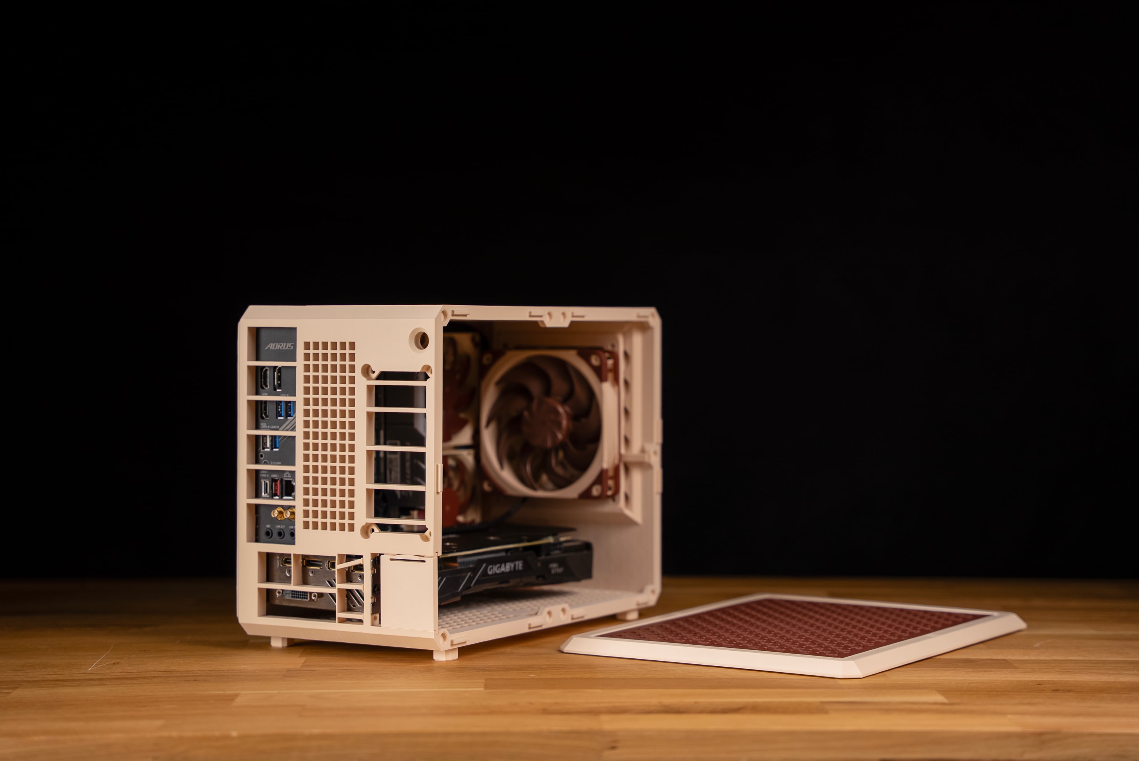 3D printed PC case in Noctua beige and brown